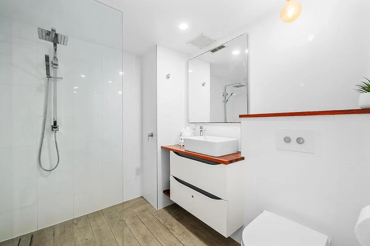 Rare 3 Bed Beachside Burleigh Gold Coast 0*,