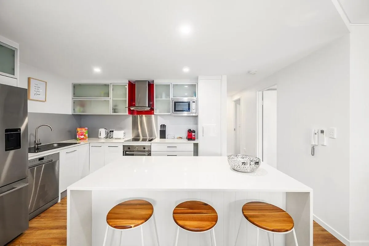 Apartment Rare 3 Bed Beachside Burleigh Gold Coast